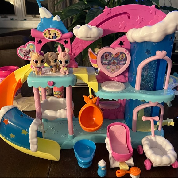 Disney TOTS Nursey Headquarters Playset - Picture 1 of 3